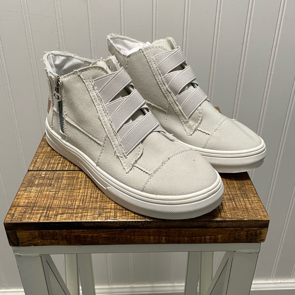 NEW EASY-ON/EASY-OFF Canvas sneakers off-white/khaki color (NWOT) - Picture 7 of 11